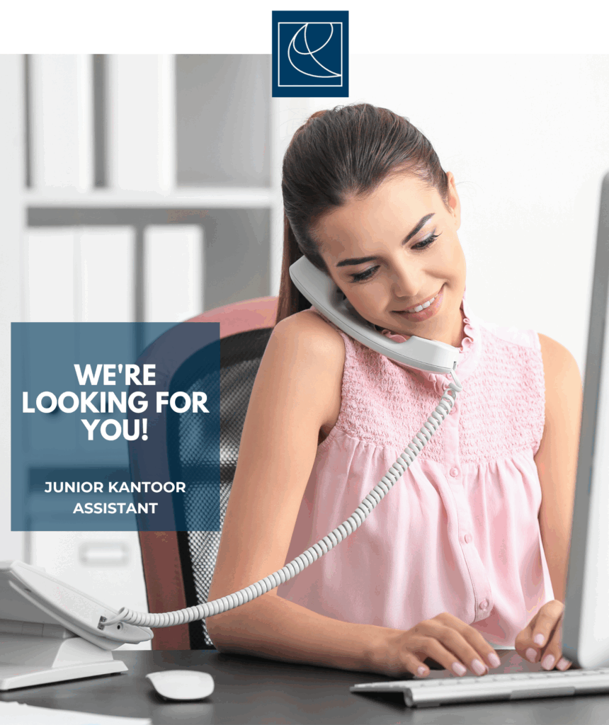 Vriendelijke jonge vrouw aan de telefoon op kantoor – vacature Junior Kantoorassistent bij Castanea Bedrijfsmakelaars